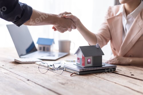 Preview: Handshake Real estate brokerage agent Deliver a sample of a model house to the customer, mortgage