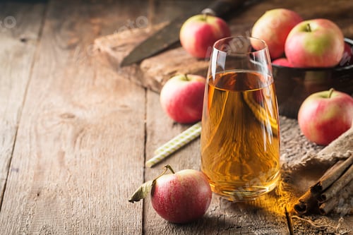 Preview: Glass of fresh apple juice