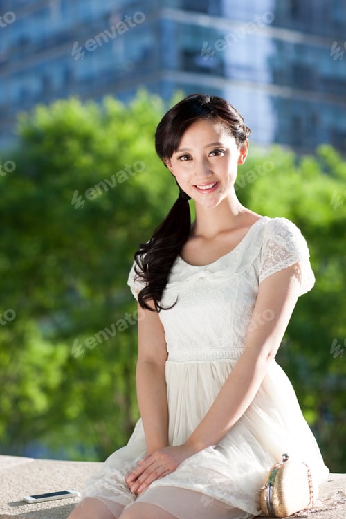 Vista previa: Portrait of young woman