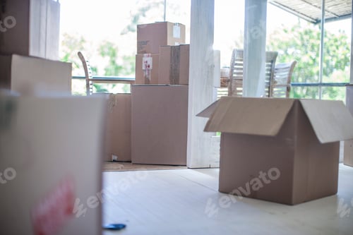 Preview: Moving house: Room filled with cardboard boxes