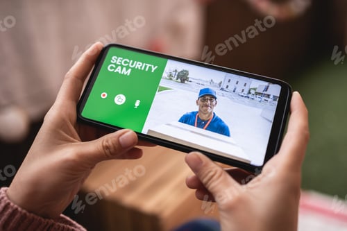 Preview: Delivery man through security camera system on mobile phone app at home - Cctv smart technology