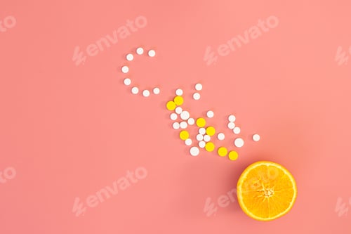 Preview: Scattered pills on a pink background, flat lay.