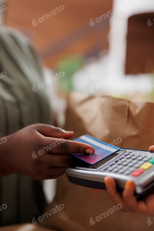 Preview: Cashless payment at checkout