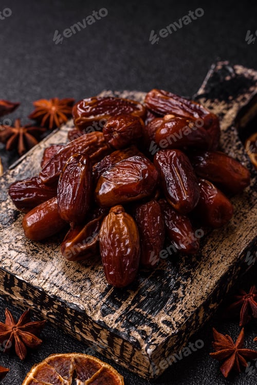 Preview: Dried tropical date fruit as an ingredient for fresh organic diet food