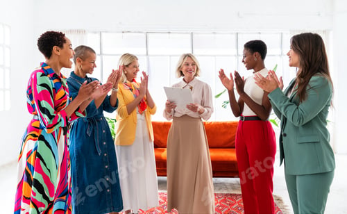 Preview: Group of businesswomen meeting in the office