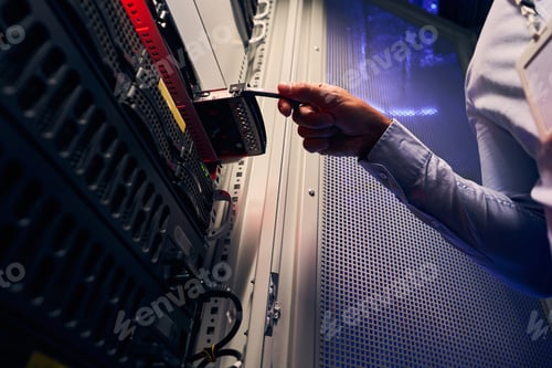 Preview: Experienced data center IT technician installing HDD