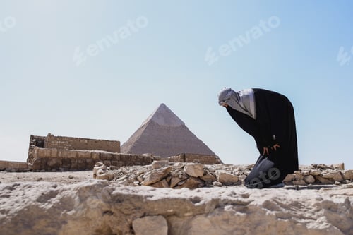 Preview: Muslim Praying Or Salat