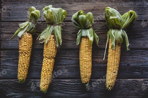 Preview: fresh corn on wooden table