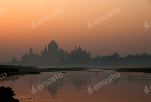 Preview: Taj Mahal scenic sunset view in Agra, India