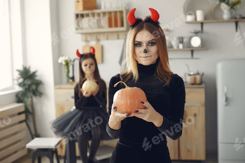 Preview: Mother with daughter in a halloween costume and makeup