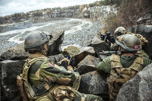 Preview: Norwegian patrol among the rocks