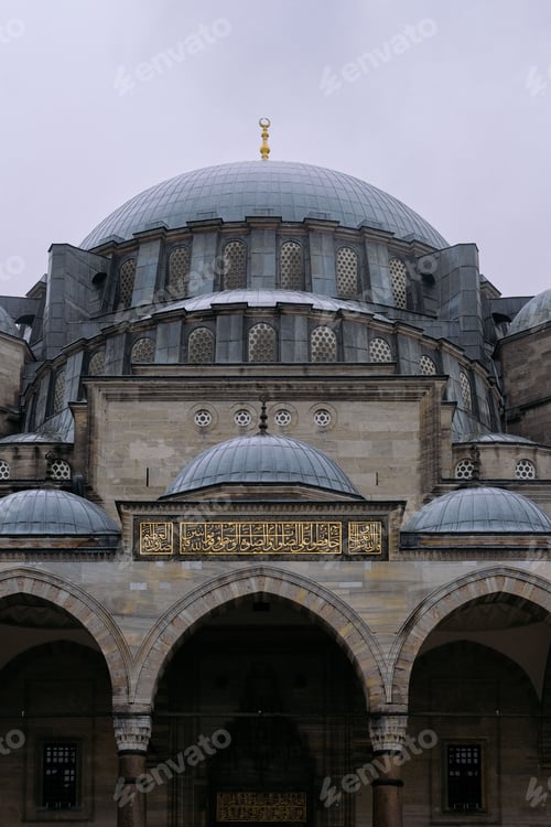 Preview: Facade of Suleymaniye Mosque with intricate lettering above the entrance. Istanbul, Turkey.
