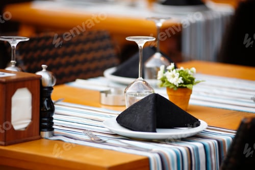Preview: Luxury restaurant table setting