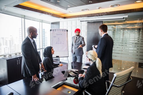 Preview: Business team in Dubai