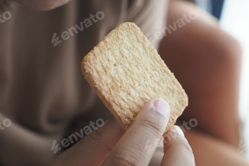 Preview: women holding a sweet cookies