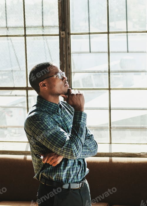 Preview: Black businessman in the city