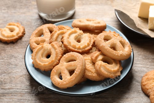 Preview: Plate with Danish butter cookies on table