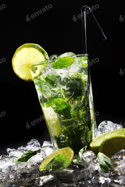 Preview: Fresh drink with green lime