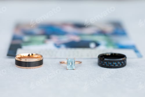 Preview: Close up of wedding rings