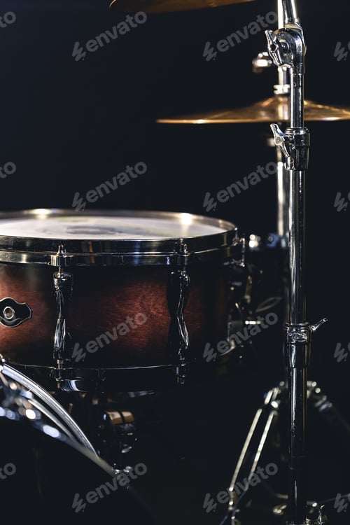 Preview: Snare drum on a blurred dark background, part of a drum kit.
