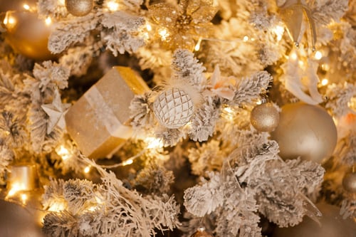 Preview: Christmas tree at home beautifully decorated with white and golden toys and decorations