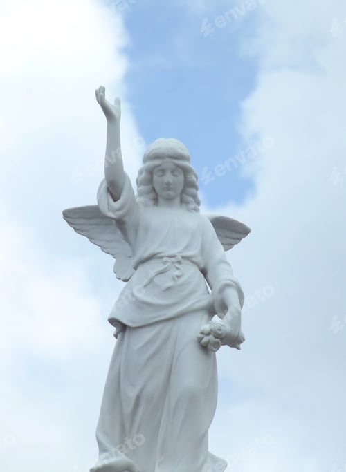 Preview: Statue of an angel reaching towards the heavens
