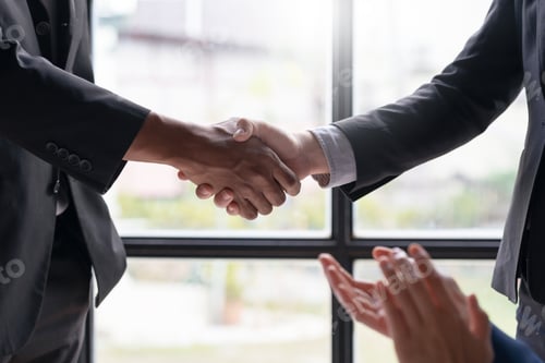 Preview: Businessman shaking hands confirming the business cooperation agreement investing