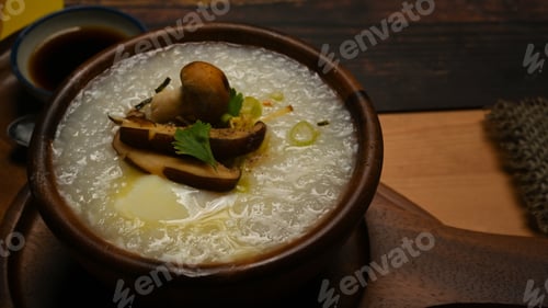 Preview: Vegetarian rice porridge with mushroom.