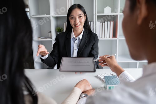 Preview: House plans with agents and couple clients Discuss the purchase contract, whether to get insurance