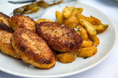 Preview: Fried chicken cutlets with potato