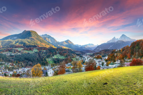 Preview: Astonishing autumn landscape and view on Berchtesgaden town.
