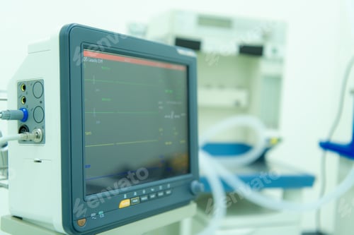 Preview: Monitor with cardiogram in hospital