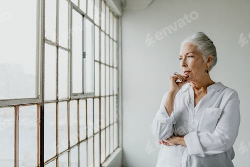 Preview: Portrait of a senior woman