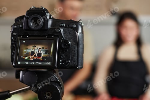 Preview: Camera Recording Food Bloggers