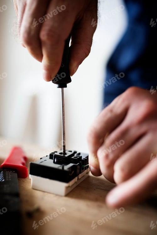 Preview: Electrician working