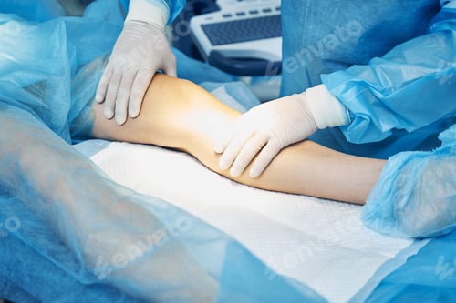 Preview: Patient on the operation table being carefully examined