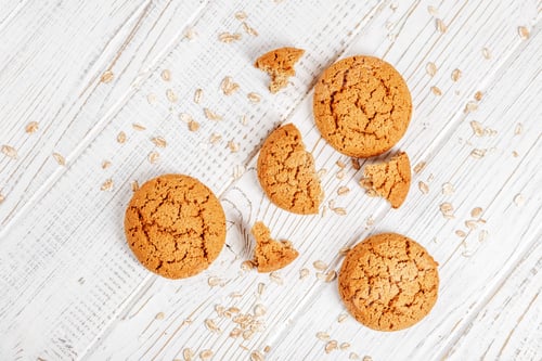 Preview: Oatmeal cookies and oatmeal flakes. The concept is healthy food,