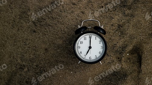 Preview: Alarm clock on the beach