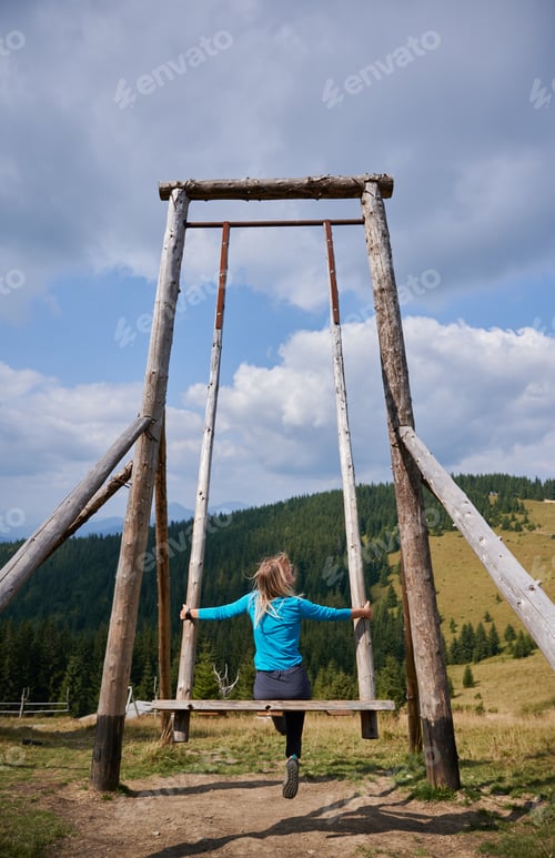 Preview: Woman having nice time on the giant swing.