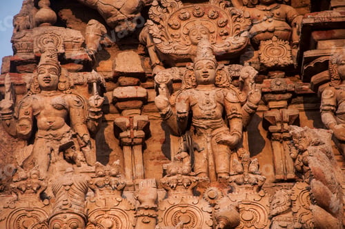 Preview: God statue and Details on the facade at Brihadeeswara Temple
