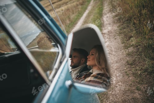 Preview: Happy couple traveling.