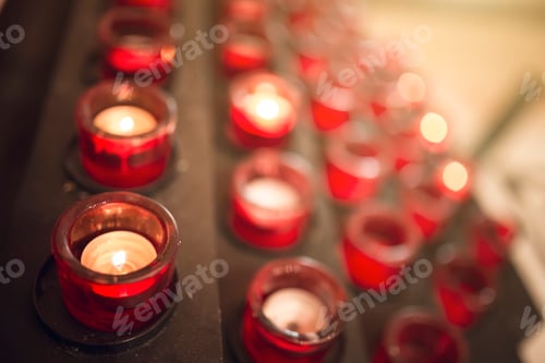 Preview: Many burning candles with shallow depth of field