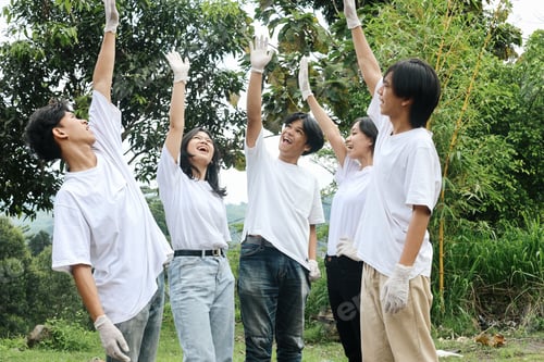 Preview: Volunteers Cheering Up