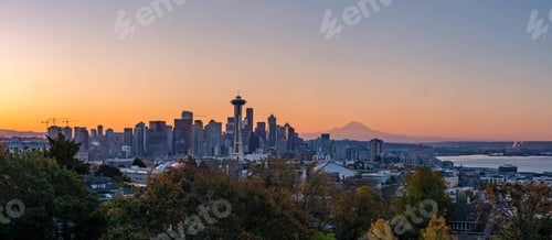 Preview: Breathtaking panoramic sunset view of the Seattle skyline and Mount Rainier, WA, USA