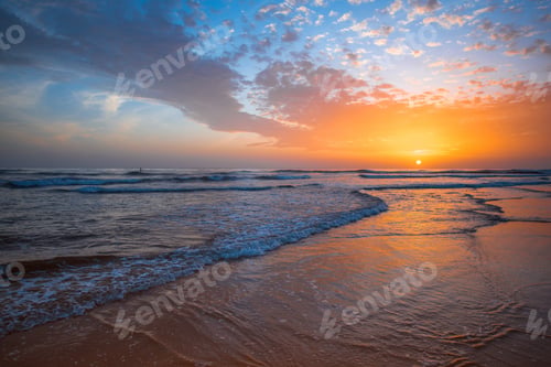 Preview: Beach on the sunaet