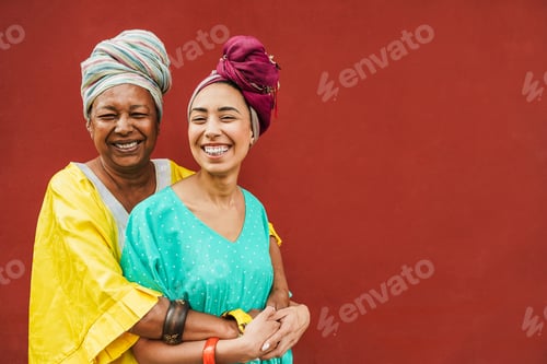 Preview: Happy african mother and daughter wearing traditional clothes
