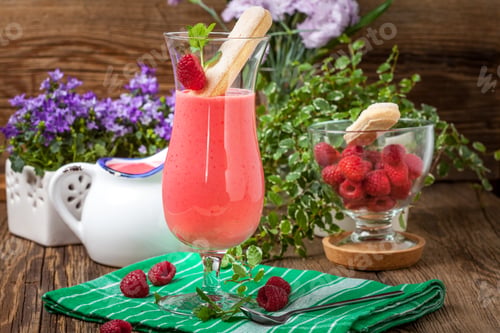 Preview: Cocktail with raspberry.