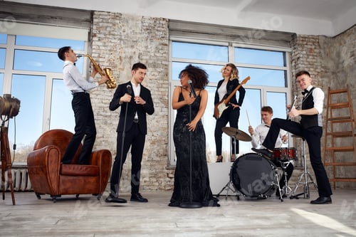 Preview: Repetition of multi ethnic jazz band in loft. Bass guitar player, electric guitar player
