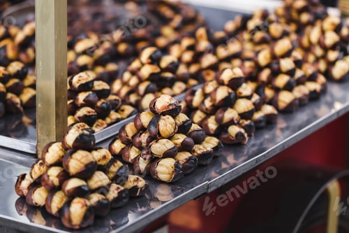 Preview: Roasted chestnuts, cooking outdoors. Street food in Istanbul