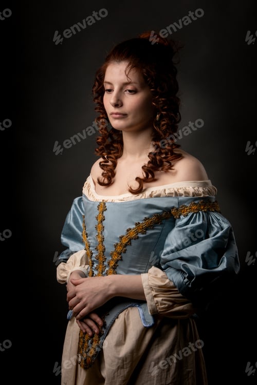 Preview: Beautiful woman in medieval clothing